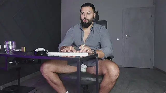 Snapshot of mattmasterss chatting on 10-03-25, 07:44 mattmasterss online show from 10-03-25, 07:44