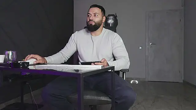 Snapshot of mattmasterss chatting on 10-09-25, 12:52 mattmasterss online show from 10-09-25, 12:52