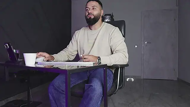 Snapshot of mattmasterss chatting on 10-12-25, 10:09 mattmasterss online show from 10-12-25, 10:09