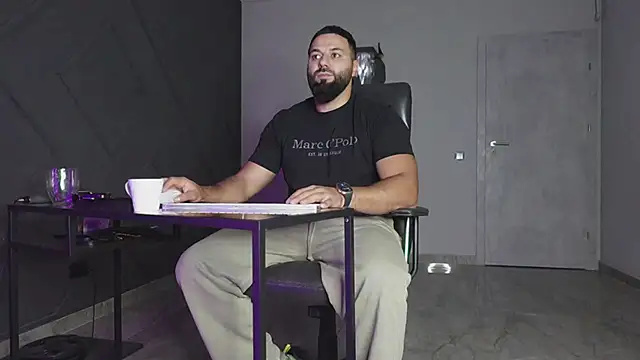 Snapshot of mattmasterss chatting on 10-18-25, 05:57 mattmasterss online show from 10-18-25, 05:57