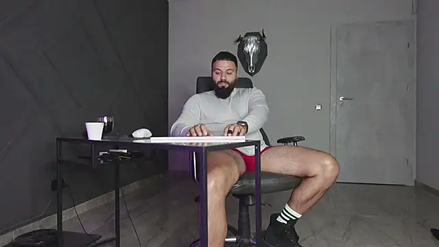 Snapshot of mattmasterss chatting on 10-28-25, 08:33 mattmasterss online show from 10-28-25, 08:33