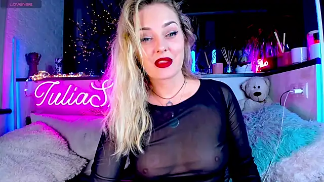 Snapshot of _JuliaSpace_ chatting on 01-17-25, 06:54 JuliaSpace online show from 01-17-25, 06:54