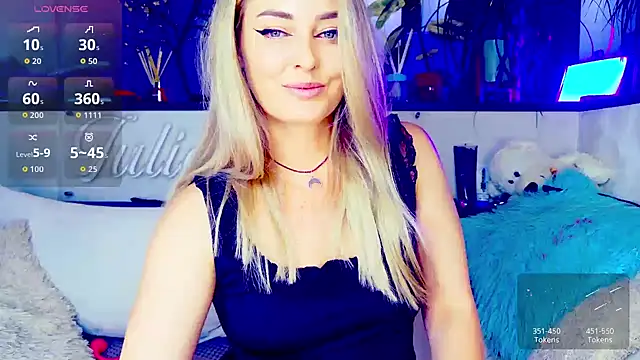 Snapshot of _JuliaSpace_ chatting on 10-12-25, 05:12 JuliaSpace online show from 10-12-25, 05:12