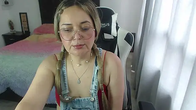 Snapshot of samy_vsn chatting on 02-08-25, 05:18 samy vsn online show from 02-08-25, 05:18