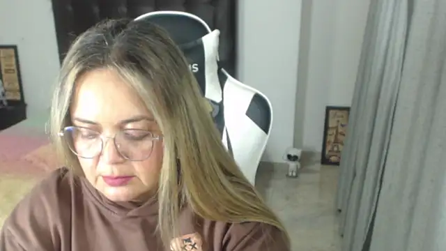 Snapshot of samy_vsn chatting on 02-19-25, 01:08 samy vsn online show from 02-19-25, 01:08