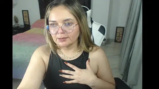 Snapshot of samy_vsn chatting on 03-08-25, 02:45 samy vsn online show from 03-08-25, 02:45