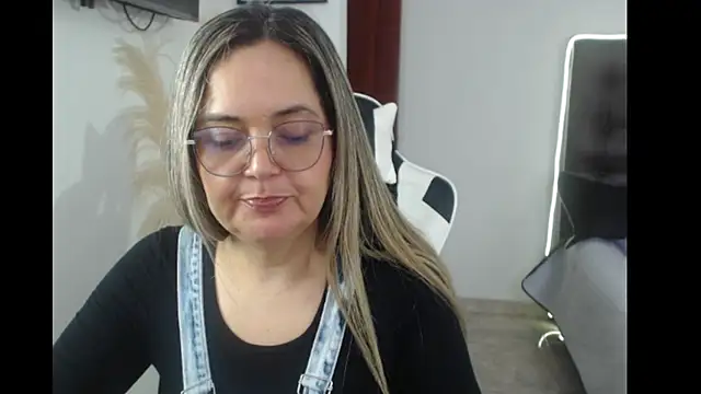 Snapshot of samy_vsn chatting on 09-20-25, 05:25 samy vsn online show from 09-20-25, 05:25