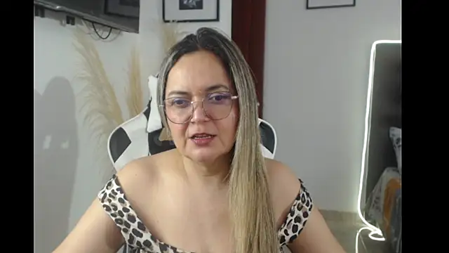 Snapshot of samy_vsn chatting on 10-11-25, 08:07 samy vsn online show from 10-11-25, 08:07
