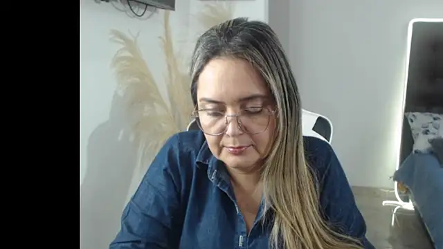 Snapshot of samy_vsn chatting on 10-17-25, 06:43 samy vsn online show from 10-17-25, 06:43