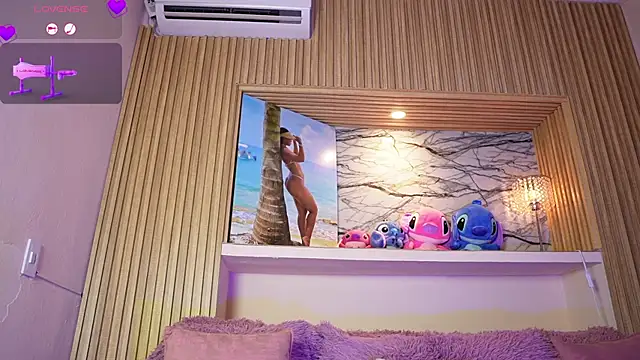 adri crof online show from 10-22-25, 03:40