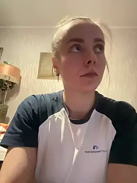 Snapshot of AlisaKissss chatting on 03-22-25, 08:04 AlisaKissss online show from 03-22-25, 08:04