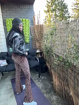 Shantel-Olivia online show from 12-15-25, 08:40