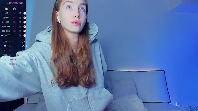 Snapshot of haileyishere chatting on 12-25-24, 08:18 haileyishere online show from 12-25-24, 08:18