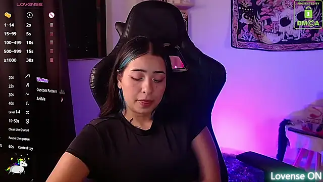 sweetcoralinee online show from 10-15-25, 03:28