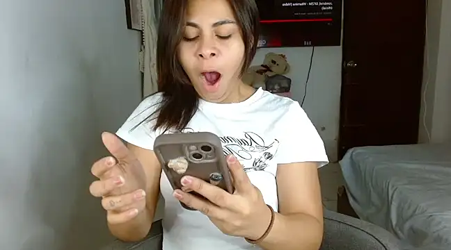 Snapshot of violet_leo chatting on 03-04-25, 10:27 violet leo online show from 03-04-25, 10:27