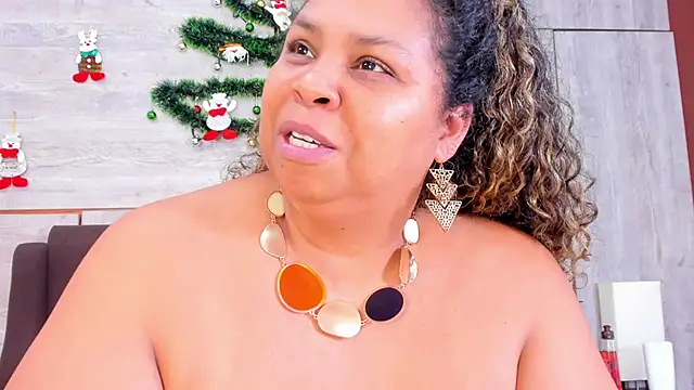 Snapshot of Lynn_Jones chatting on 01-11-25, 12:22 Lynn Jones online show from 01-11-25, 12:22