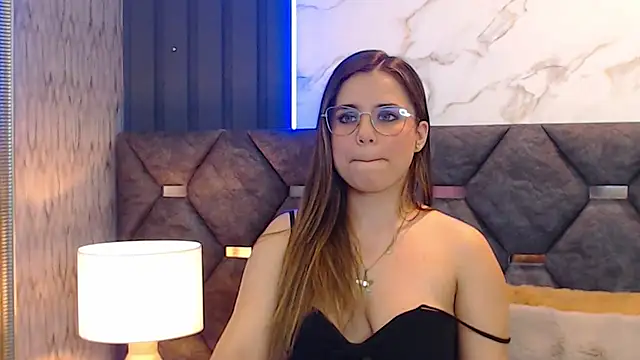 Snapshot of ThaniaJones chatting on 03-07-25, 06:11 ThaniaJones online show from 03-07-25, 06:11