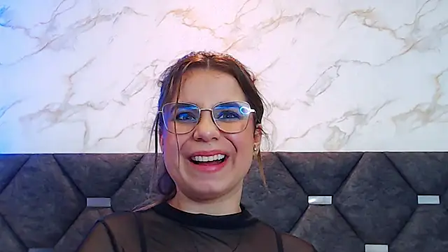 Snapshot of ThaniaJones chatting on 03-10-25, 09:18 ThaniaJones online show from 03-10-25, 09:18