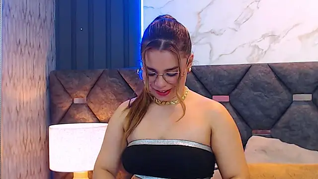 Snapshot of ThaniaJones chatting on 03-12-25, 03:18 ThaniaJones online show from 03-12-25, 03:18