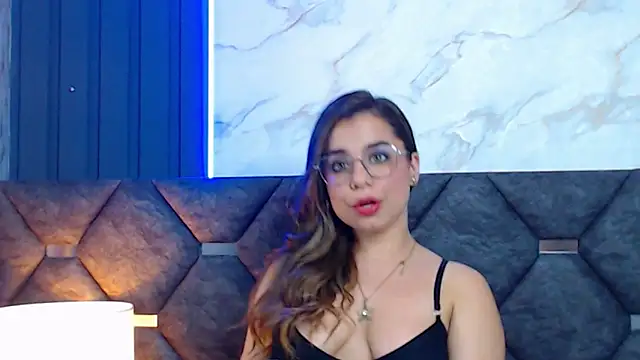 Snapshot of ThaniaJones chatting on 03-15-25, 06:10 ThaniaJones online show from 03-15-25, 06:10