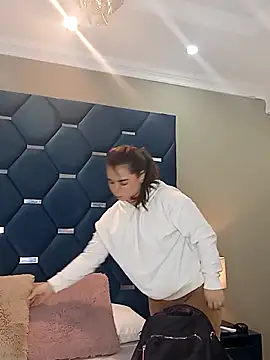 Snapshot of ThaniaJones chatting on 09-09-25, 11:32 ThaniaJones online show from 09-09-25, 11:32