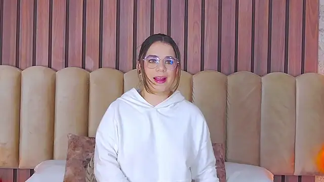 Snapshot of ThaniaJones chatting on 09-17-25, 12:07 ThaniaJones online show from 09-17-25, 12:07