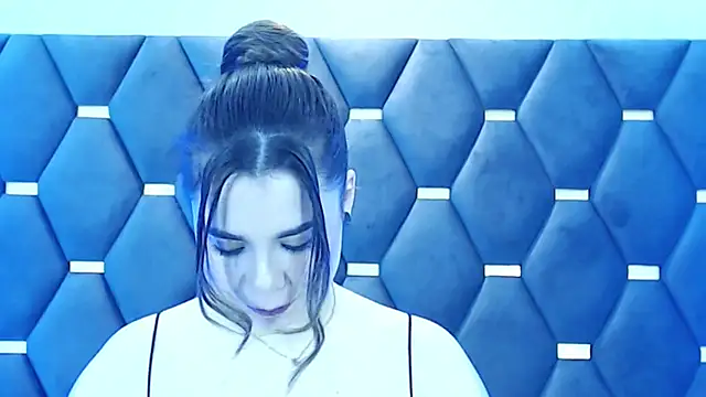 Snapshot of ThaniaJones chatting on 10-08-25, 12:03 ThaniaJones online show from 10-08-25, 12:03