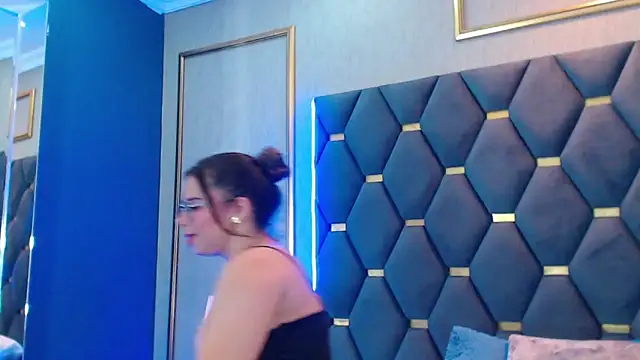 Snapshot of ThaniaJones chatting on 11-08-25, 12:05 ThaniaJones online show from 11-08-25, 12:05