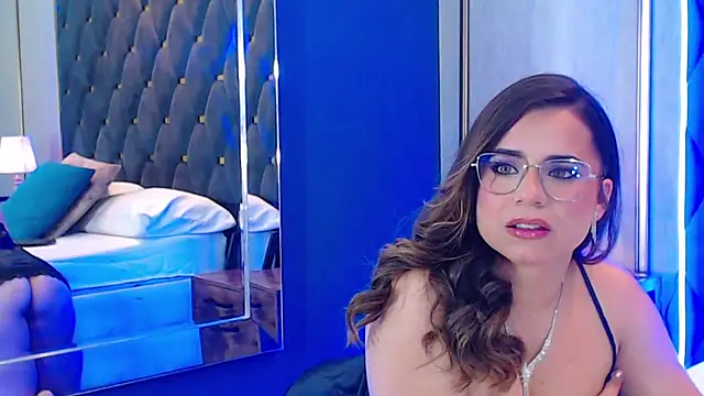 Snapshot of ThaniaJones chatting on 11-21-25, 03:11 ThaniaJones online show from 11-21-25, 03:11