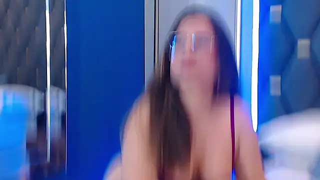 Snapshot of ThaniaJones chatting on 12-15-25, 12:09 ThaniaJones online show from 12-15-25, 12:09