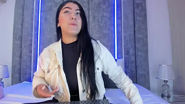 PaulinaDuarte online show from 12-26-24, 02:05