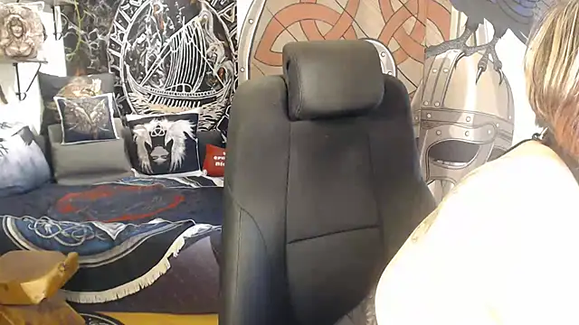 TittenMichelle online show from 12-16-25, 09:03