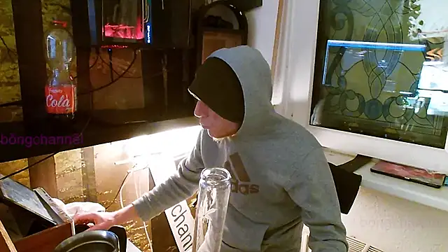 Snapshot of BongChannel chatting on 01-02-25, 08:49 BongChannel online show from 01-02-25, 08:49