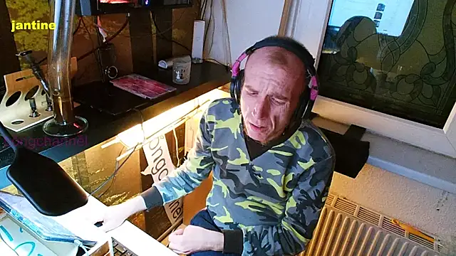 Snapshot of BongChannel chatting on 01-09-25, 03:26 BongChannel online show from 01-09-25, 03:26