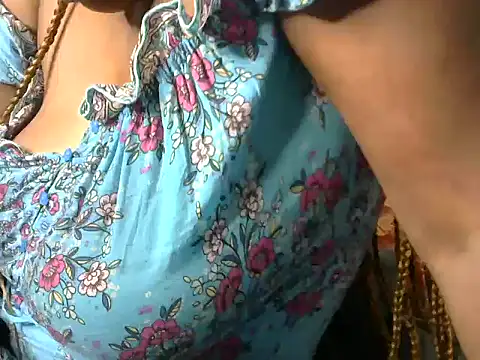 Snapshot of Thobi2020 chatting on 03-08-25, 08:44 Thobi2020 online show from 03-08-25, 08:44