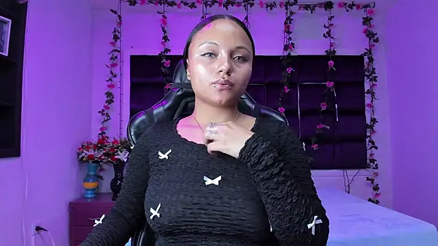 Snapshot of sweelanna__ chatting on 01-06-26, 01:20 sweelanna online show from 01-06-26, 01:20