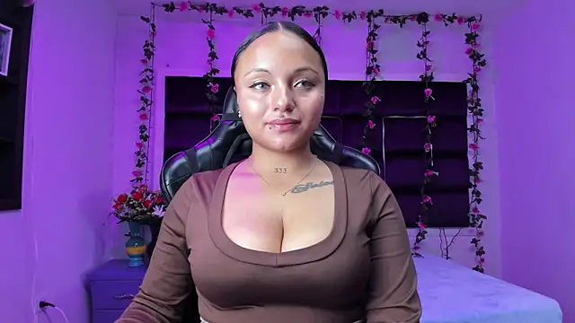 Snapshot of sweelanna__ chatting on 01-08-26, 01:41 sweelanna online show from 01-08-26, 01:41