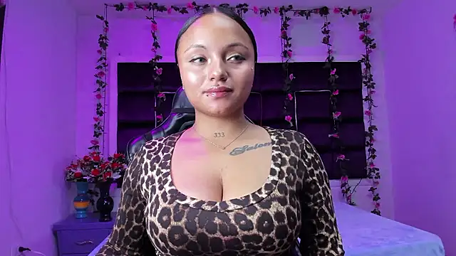 Snapshot of sweelanna__ chatting on 01-10-26, 02:13 sweelanna online show from 01-10-26, 02:13