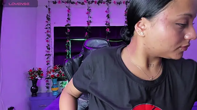 Snapshot of sweelanna__ chatting on 02-25-26, 01:26 sweelanna online show from 02-25-26, 01:26