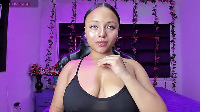 Snapshot of sweelanna__ chatting on 03-04-26, 01:11 sweelanna online show from 03-04-26, 01:11