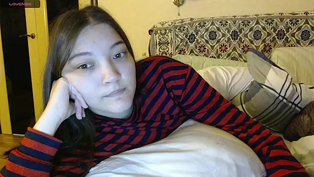 AlisaDevis online show from 10-19-25, 03:01