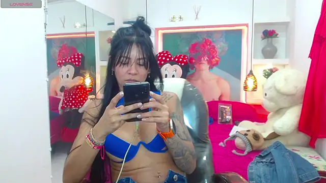 Snapshot of lorenapinto chatting on 02-25-25, 12:14 lorenapinto online show from 02-25-25, 12:14