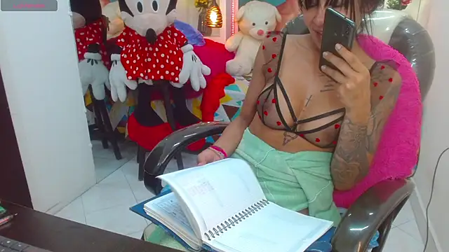 Snapshot of lorenapinto chatting on 03-12-25, 12:10 lorenapinto online show from 03-12-25, 12:10