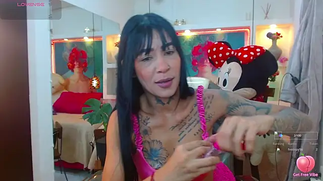 Snapshot of lorenapinto chatting on 10-19-25, 12:28 lorenapinto online show from 10-19-25, 12:28