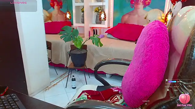 Snapshot of lorenapinto chatting on 10-20-25, 01:28 lorenapinto online show from 10-20-25, 01:28