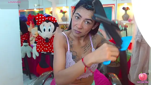 Snapshot of lorenapinto chatting on 10-24-25, 11:50 lorenapinto online show from 10-24-25, 11:50