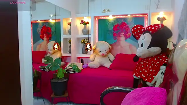 Snapshot of lorenapinto chatting on 10-28-25, 01:31 lorenapinto online show from 10-28-25, 01:31