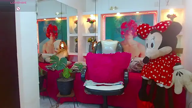 Snapshot of lorenapinto chatting on 10-28-25, 01:36 lorenapinto online show from 10-28-25, 01:36