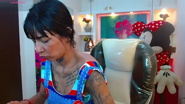 Snapshot of lorenapinto chatting on 10-29-25, 01:41 lorenapinto online show from 10-29-25, 01:41