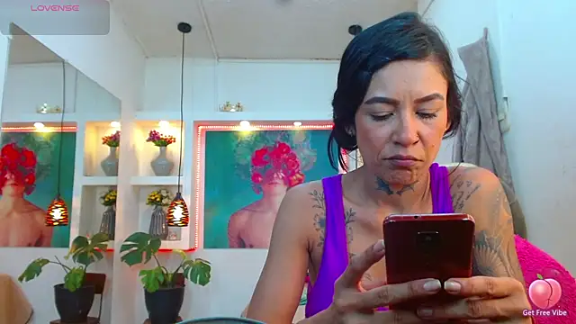 Snapshot of lorenapinto chatting on 11-07-25, 04:34 lorenapinto online show from 11-07-25, 04:34